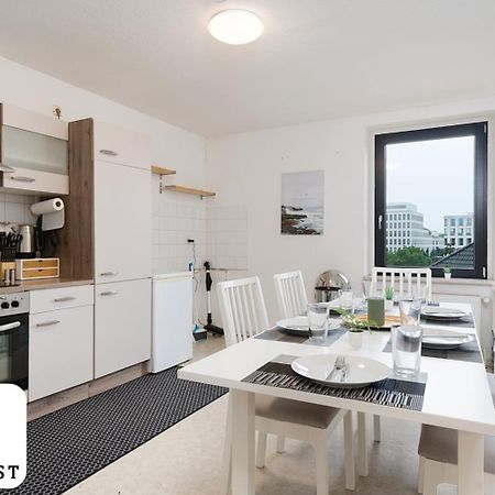 Einfach Aber Sehr Komfortabel - Wohnung Fuer 6 Personen - 2Xwc - Grupen, Messe, Monteure, Studenten - Voll Ausgestattet - 6 Betten 140X200Cm Hochwertig, 3 Smart-Tv 55 Zoll Netflix, 1000 Mbit Wlan, Voll Ausgestattete Kueche Duisburg Buitenkant foto