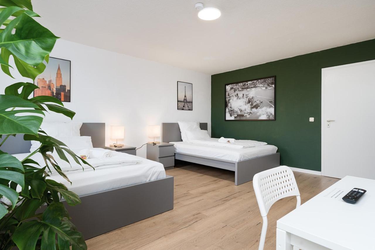 Einfach Aber Sehr Komfortabel - Wohnung Fuer 6 Personen - 2Xwc - Grupen, Messe, Monteure, Studenten - Voll Ausgestattet - 6 Betten 140X200Cm Hochwertig, 3 Smart-Tv 55 Zoll Netflix, 1000 Mbit Wlan, Voll Ausgestattete Kueche Duisburg Buitenkant foto