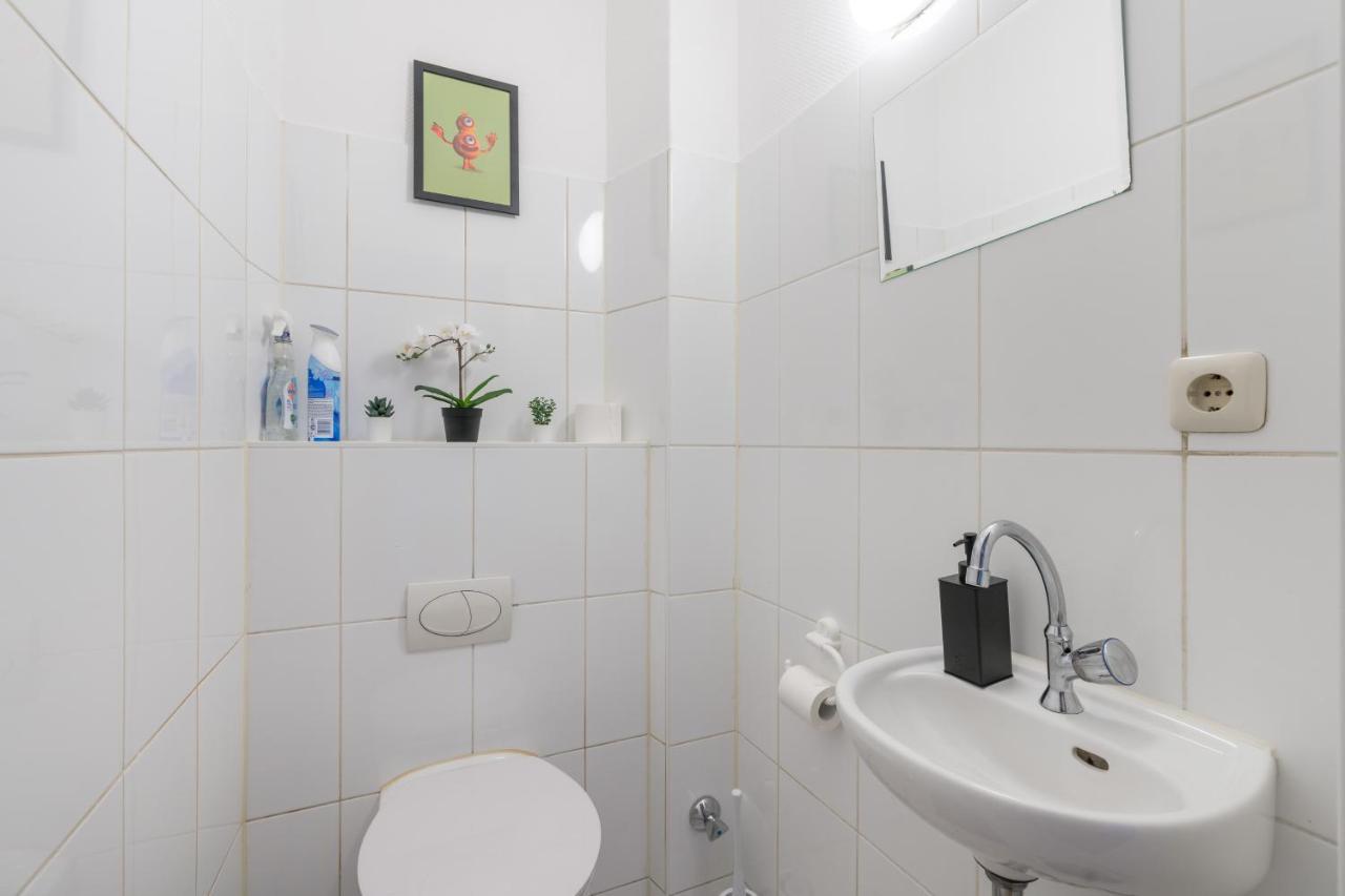 Einfach Aber Sehr Komfortabel - Wohnung Fuer 6 Personen - 2Xwc - Grupen, Messe, Monteure, Studenten - Voll Ausgestattet - 6 Betten 140X200Cm Hochwertig, 3 Smart-Tv 55 Zoll Netflix, 1000 Mbit Wlan, Voll Ausgestattete Kueche Duisburg Buitenkant foto