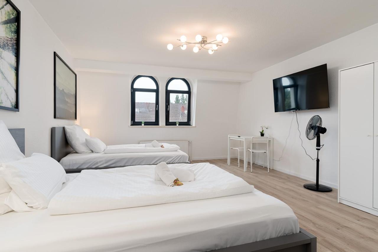 Einfach Aber Sehr Komfortabel - Wohnung Fuer 6 Personen - 2Xwc - Grupen, Messe, Monteure, Studenten - Voll Ausgestattet - 6 Betten 140X200Cm Hochwertig, 3 Smart-Tv 55 Zoll Netflix, 1000 Mbit Wlan, Voll Ausgestattete Kueche Duisburg Buitenkant foto