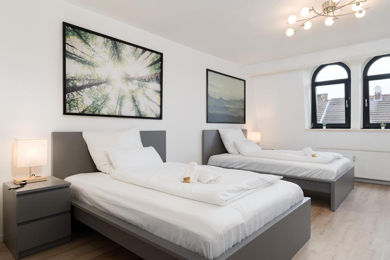 Einfach Aber Sehr Komfortabel - Wohnung Fuer 6 Personen - 2Xwc - Grupen, Messe, Monteure, Studenten - Voll Ausgestattet - 6 Betten 140X200Cm Hochwertig, 3 Smart-Tv 55 Zoll Netflix, 1000 Mbit Wlan, Voll Ausgestattete Kueche Duisburg Buitenkant foto