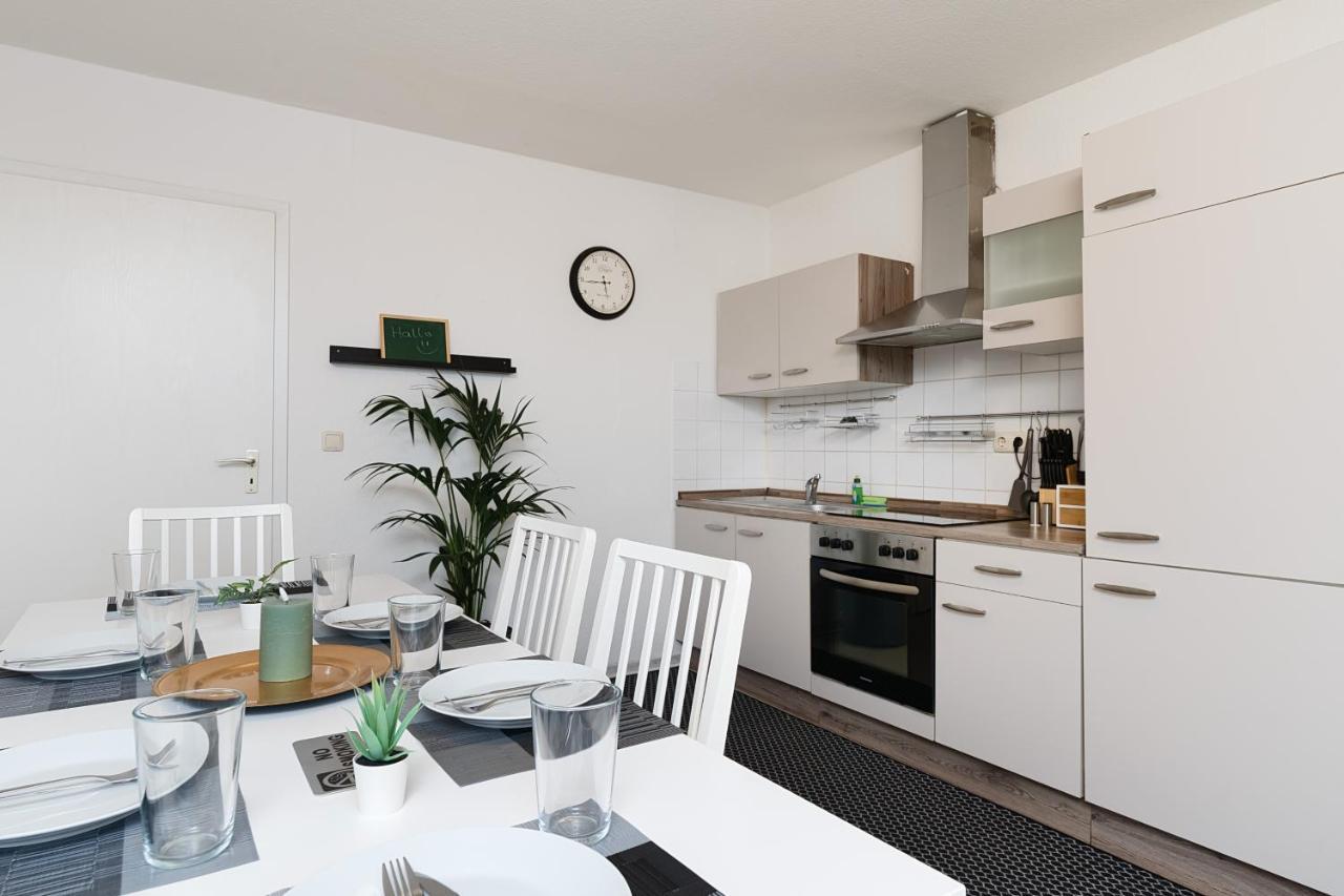 Einfach Aber Sehr Komfortabel - Wohnung Fuer 6 Personen - 2Xwc - Grupen, Messe, Monteure, Studenten - Voll Ausgestattet - 6 Betten 140X200Cm Hochwertig, 3 Smart-Tv 55 Zoll Netflix, 1000 Mbit Wlan, Voll Ausgestattete Kueche Duisburg Buitenkant foto